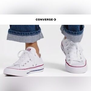 Converse Chuck Taylor All Star unisex canvas shoe. Classic white. M7 / W9